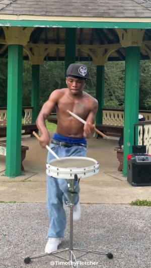 Steve Harvey Instagram - 😂🤣😂
#repost @timothyfletcher_ If 50cent played drums 😂😂😂😭😭😭 #drums #lit #beats #funny #indaclub #50cent