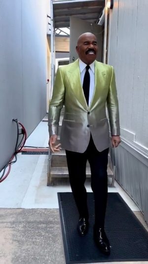 Steve Harvey Instagram - Good morning world 🌍😁