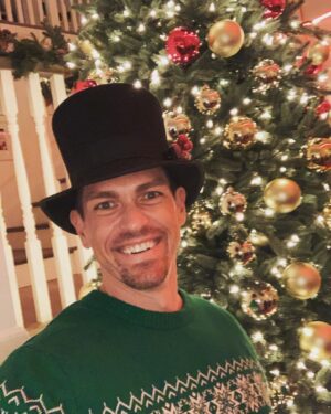 Steve Howey Instagram - Merry Christmas and Happy Holidays!!