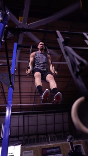 Steve Howey Instagram - First ring muscle up! 

🎥 @arriagoro 
🏋️‍♂️ @venturecrossfit