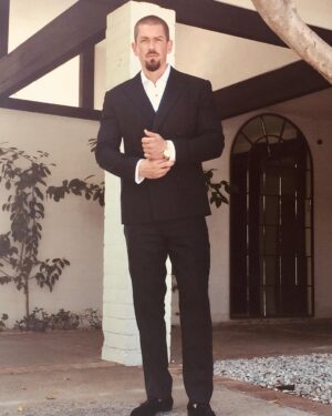 Steve Howey Instagram - Oh....hi there. 📷 by @mikeazria