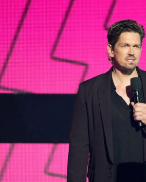 Steve Howey Instagram - I had a great time at the #cmtawards. Thank you for having me #cbstv. And thank you Austin, Texas! Love y’all. #country #truelies #texas