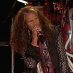 Steven Tyler Instagram - WHAT A TOWN... WHAT A CROWD... WHAT A SHOW... GREAT TO BE BACK ON STAGE FOR OUR INCREDIBLE @JANIESFUND #JAMFORJANIE GALA!!! THANK YOU @JESSIEJ 🤘 WATCH MY IG STORY FOR MORE PHOTOS AND VIDEOS FROM LAST NIGHT!!!