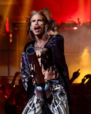 Steven Tyler Instagram - AS AL WOULD SAY... SAY HELLO TO MY LITTLE FRIEND!
#DEUCESAREWILD @aerosmith
📷 @justinmcconney