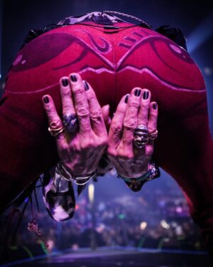 Steven Tyler Instagram - ASS ME NO QUESTIONS, I’LL TELL YOU NO LIES.
#DEUCESAREWILD @aerosmith
📷 @katbenzova_rockphoto