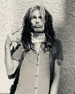 Steven Tyler Instagram - I LOST MY VOICE… SO I CAN’T TALK ABOUT IT.
REFUNDS FOR THURSDAY 26TH OF SEPTEMBER'S CANCELED PERFORMANCE WILL BE ISSUED AT POINT OF PURCHASE.
@aerosmith #DEUCESAREWILD