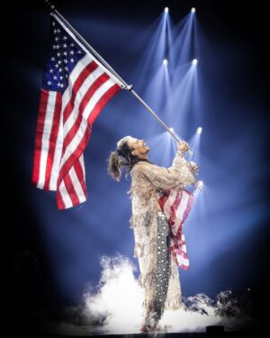 Steven Tyler Instagram - GUESS SIN CITY HAD MORE THAN ONE EARTHQUAKE YESTERDAY... A LITTLE SECRET... WE MAKE OUR OWN FIREWORKS! 💥💥💥💥💥#AEROSMITH #DEUCESAREWILD #4THOFJULY @aerosmith 📷@katbenzova_rockphoto