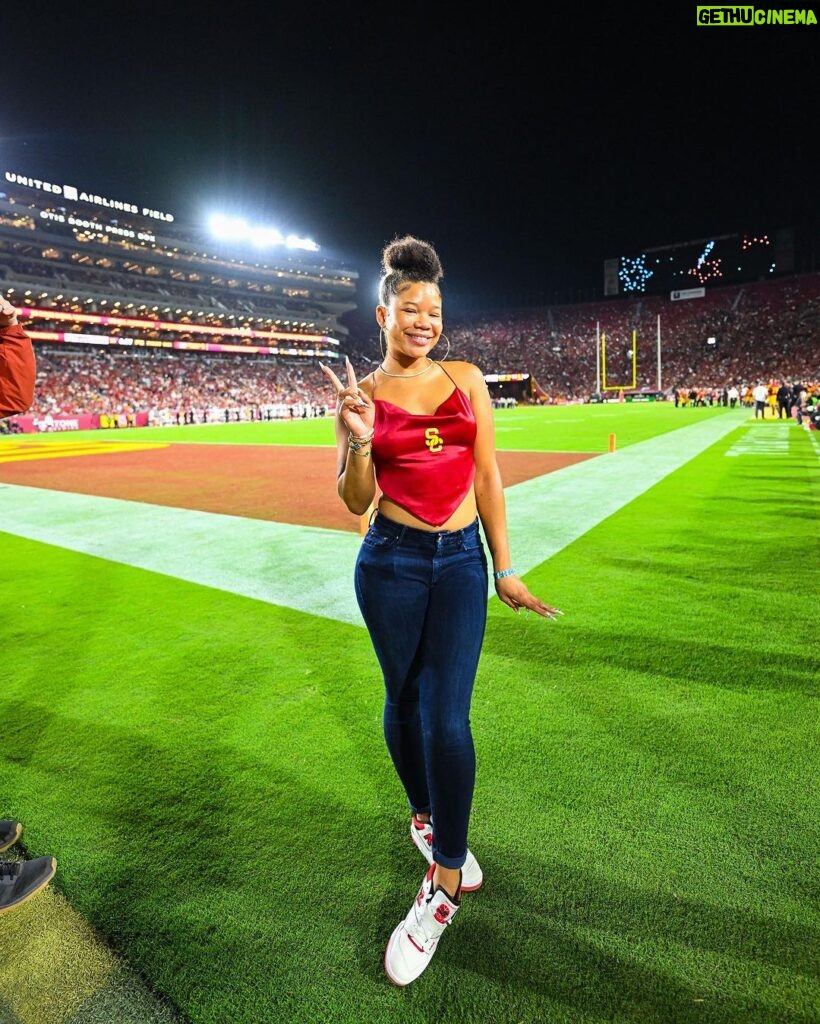 Storm Reid Instagram - deforestation 🪓🌲 @usc_athletics Coliseum - USC Trojans Football