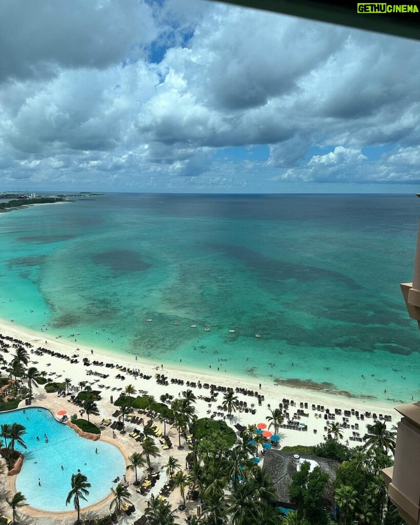 Storm Reid Instagram - a time was had!!!!!! thank you @thecoveatlantis 🥹♥️🏝️🦀🐠 #ParadisePerfected Atlantis Bahamas