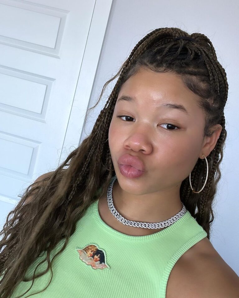 Storm Reid Instagram - ma dukes said i look cute 💚