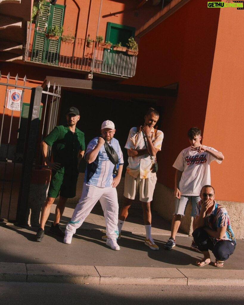 Stromae Instagram - C'est reparti pour la dernière partie de la tournée des festivals ! -- On the road agaiiin for the last part of this festival tour! Next stops: @szigetofficial , @fest_festival & @cabaretvert 📸 @lydie.bonhomme