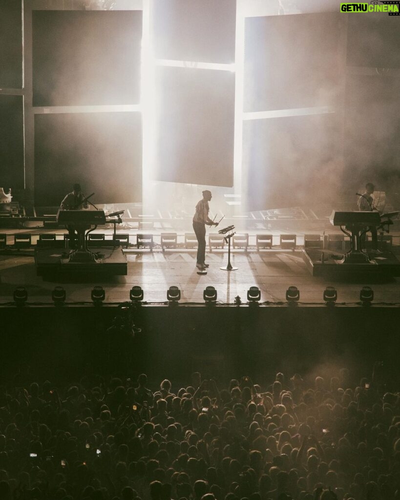 Stromae Instagram - C'est reparti pour la dernière partie de la tournée des festivals ! -- On the road agaiiin for the last part of this festival tour! Next stops: @szigetofficial , @fest_festival & @cabaretvert 📸 @lydie.bonhomme