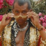 Stromae Instagram - Le prix à payer pour avoir un torse musclé 👀 Le making of de "Mon Amour" est disponible sur Youtube -- Thanks to those who thought these were my real muscles 🙌 The BTS video "Mon Amour" is available on Youtube 📹 @cyp.de