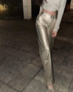 Su Burcu Yazgı Coşkun Instagram - gold✨⭐️🥂