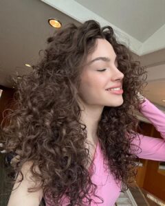 Su Burcu Yazgı Coşkun Instagram - I 💘 my curls