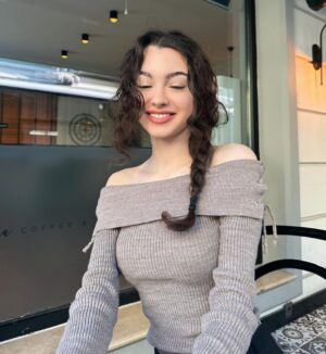 Su Burcu Yazgı Coşkun Instagram - soft