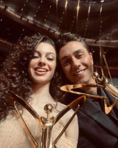 Su Burcu Yazgı Coşkun Instagram - Geceden 2 ödülle ayrılmak çok büyük bir mutluluk..🤍 Yıldızımın parlamasına yardımcı olan herkese çok teşekkür ederim.. ⭐️💫 @panteneturkiye @ondertiryaki @dorukkakiz @yagizyoldas @zuleyhakuru @jabotter @tophills