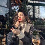 Su Burcu Yazgı Coşkun Instagram - dumpimi da soyle birakayim 🦦 Paris, France