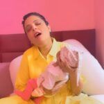 Sugandha Mishra Instagram - Cant get over my baby's fragrance 🤩🤪🧿 . . #baby #momlife #mom #babygirl #lol #omg #comedy #reels #love #sugandhamishra Mumbai, Maharashtra