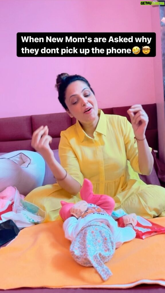 Sugandha Mishra Instagram - Phone ki ringtone bhi nursery rhymes jaisi lagti hai🤪🤣 . . #newmom #baby #omg #lol #trendingreels #funny #funnyvideos #sugandhamishra #babygirl #momlife Mumbai, Maharashtra