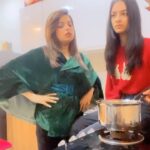 Sugandha Mishra Instagram - #lol #advice #niece #cooking #cook #kitchen #comedy #comedyreels #reels #sugandha