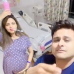 Sugandha Mishra Instagram – Excited to welcome our baby .. #throwback #babygirl #jamalkudu #trendingreels #jamal #viralreels #babygirl #newmom #newdad #sugandhamishra #drsanketbhosale Mumbai Andheri