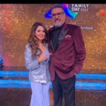 Sugandha Mishra Instagram - #bts pleasure shooting with the dynamic @boman_irani sir 🤩🤗🥳 . . #swipeleft #gig #awards #celebration #familyday #blessed #vibes #suket #sugandhamishra #shoot #shooting Mumbai, Maharashtra