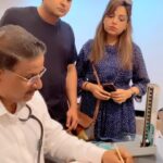 Sugandha Mishra Instagram - Pati Ka Treatment 🤔🤣 #doctor #treatment #lol #omg #reelsinstagram #trendingreels #husbandandwife