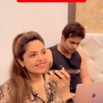 Sugandha Mishra Instagram - #damaadji #lol #trendingreels #trending #funny #omg #sugandhamishra #drsanketbhosale #husbandwife #call #mom #haha