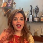 Sugandha Mishra Instagram - #karwachauth ke din Pati gaayab 😩🤣 . . #omg #hungry #fast #thirsty #lol #red #husband #saree #silk #karwachauthlook #live #livestream Mumbai, Maharashtra