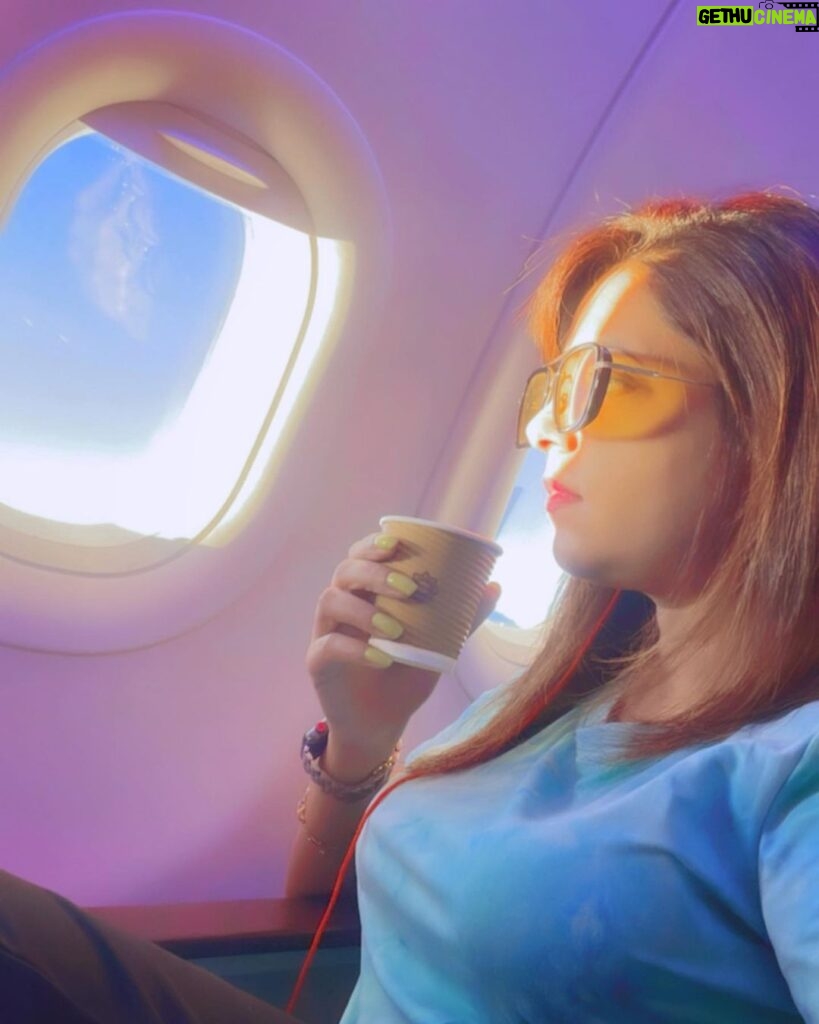 Sugandha Mishra Instagram - ✈🌤☕🎤♾ . . #goodvibes #travel #gig #repeat #blessed #morning #sunshine #coffee #vibe A Place Above Clouds