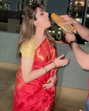 Sugandha Mishra Instagram - Happy Karwachauth Pati Dev ❤️😘
.
.
#swipeleft #karwachauth #karwachauthlook #saree #red #love #powercouple #couplegoals