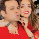 Sugandha Mishra Instagram - Happy Karwachauth Pati Dev ❤️😘 . . #swipeleft #karwachauth #karwachauthlook #saree #red #love #powercouple #couplegoals