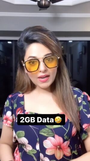 Sugandha Mishra Instagram - #data #lol #omg #trendingreels #mobile