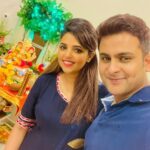 Sugandha Mishra Instagram - 𝐁𝐚𝐩𝐩𝐚 𝐌𝐨𝐫𝐞𝐲𝐚 𝐑𝐞🙏🏻😇 . . #festivevibes #ganpati #bappa #family #friends #love #blessings #swipeleft