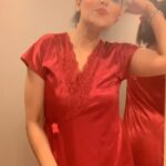 Sugandha Mishra Instagram - #cheapthrillsxkudigujaratdi #fashion #lifestyle #trendingreels #instafashion #shimmer #tasselgown #tassel #makeup