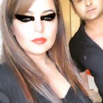 Sugandha Mishra Instagram - #oscar or #bhaskar look? 🤔😂 . . #swipeleft #lol #makeup #eyemakeup #smokeyeye #black #deepikapadukone #couplegoals #powercouple #bts #timepass #sugandhamishra #drsanketbhosale #dxb #love Palazzo Versace hotel