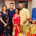 Sugandha Mishra Instagram - 𝐁𝐚𝐩𝐩𝐚 𝐌𝐨𝐫𝐞𝐲𝐚 𝐑𝐞🙏🏻😇 . . #festivevibes #ganpati #bappa #family #friends #love #blessings #swipeleft