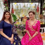 Sugandha Mishra Instagram - 𝐁𝐚𝐩𝐩𝐚 𝐌𝐨𝐫𝐞𝐲𝐚 𝐑𝐞🙏🏻😇 . . #festivevibes #ganpati #bappa #family #friends #love #blessings #swipeleft