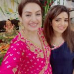 Sugandha Mishra Instagram - 𝐁𝐚𝐩𝐩𝐚 𝐌𝐨𝐫𝐞𝐲𝐚 𝐑𝐞🙏🏻😇 . . #festivevibes #ganpati #bappa #family #friends #love #blessings #swipeleft