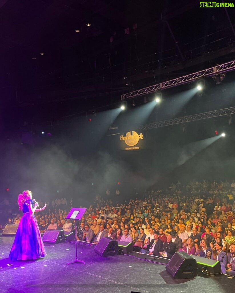 Sugandha Mishra Instagram - Thank you so Much #atlanticcity for your love.. the show was 🔥 #Swipeleft . . #housefull #blessed #gig #america #usa🇺🇸 #loltour #sugandhamishra #newjersy Hard Rock Hotel & Casino Atlantic City