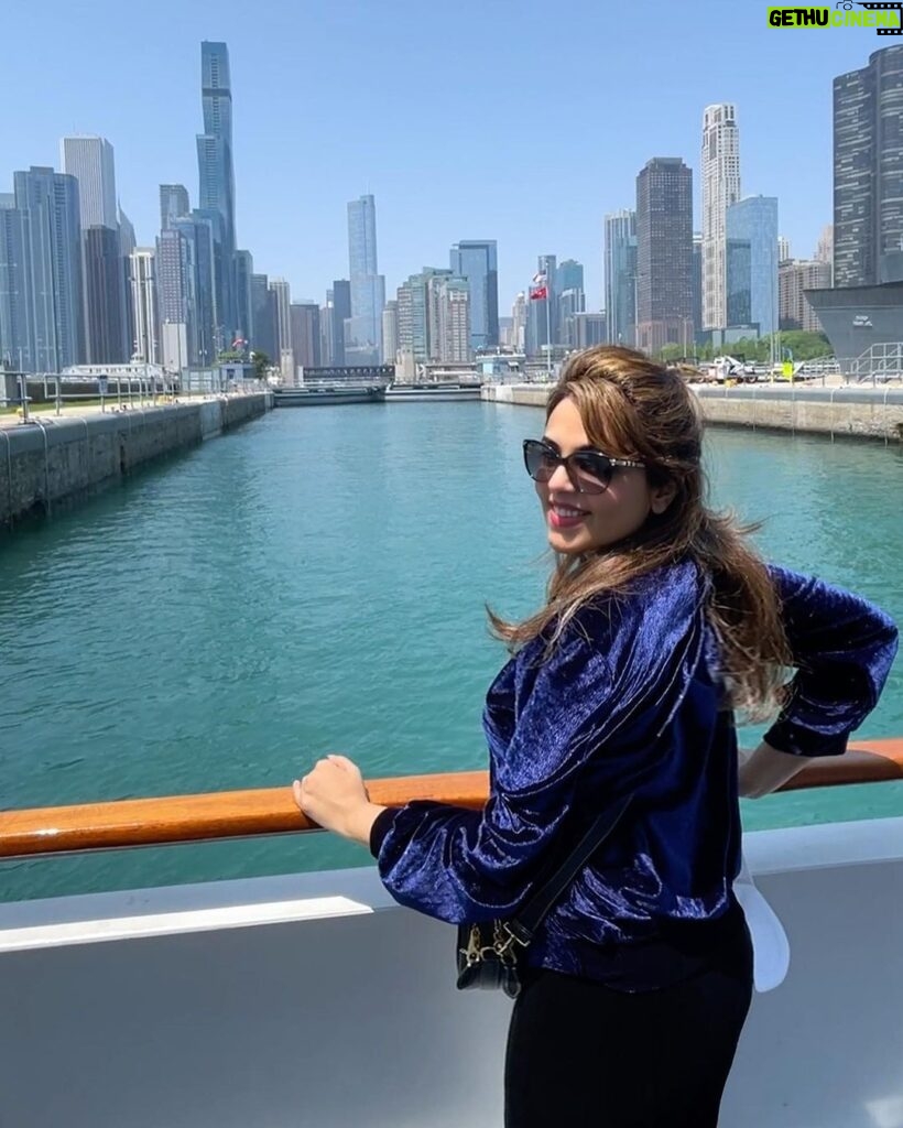 Sugandha Mishra Instagram - Chicago 🛳 #swipeleft . . #beautiful #weather #chilled #cruise #chicago #chicagocruise #vibes Chicago River Cruise