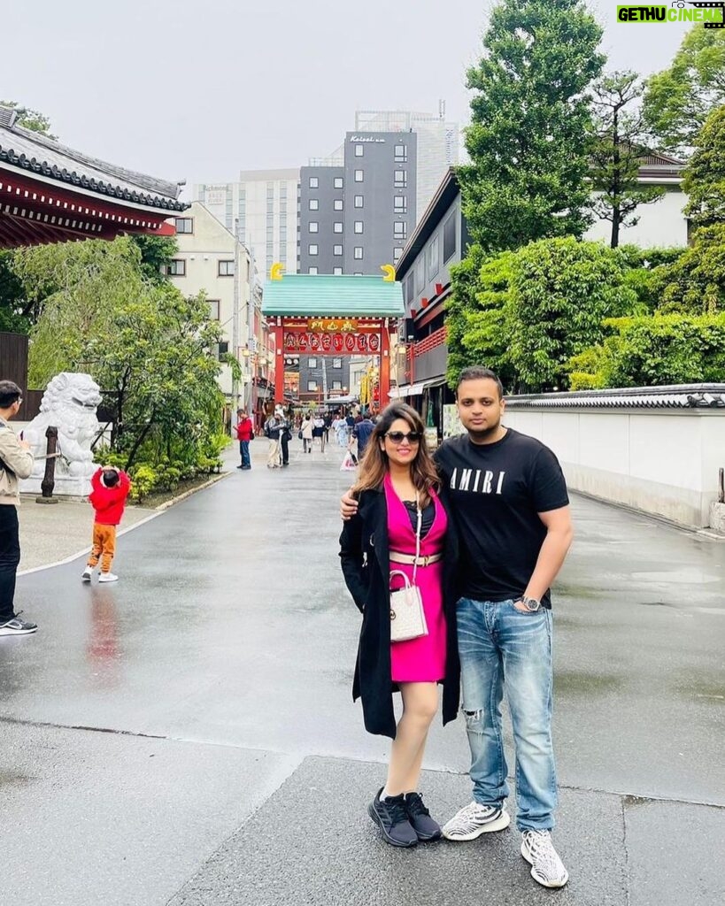Sugandha Mishra Instagram - #Tokyo #japan #swipeleft . . #family #fun #💞 #husband #brother #travel #love #asakusa #asakusatemple Tokyo,Japan