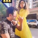 Sugandha Mishra Instagram - Jan-Hit me Jaari 🤪🤣#lol #omg #viral #trendingreels #husband #wife #girls #comedy #sugandhamishra #drsanketbhosale Mumbai, Maharashtra