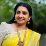 Sujitha Instagram - Be bright and vibrant 🤝 Antique jewellery from @murugan_jewels_covai_mjc For more details WhatsApp 9698602231 #post #new #photo #suji #sujitha #vibes #newyear #photography #latest
