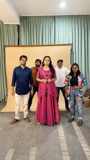 Suma Kanakala Instagram - Nothing can bring you happiness but yourself😀💃🏻
.
#suma #anchorsuma #Sumakanakala #Kanakalasuma #fun #dance #funny #Trending #Viral #funnyreels #funnyvideos #dancereels #viralreels #viralvideos