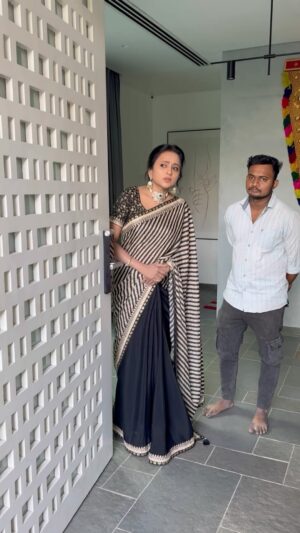 Suma Kanakala Instagram - Guests to home @ 6PM 

#sumakanakala #suma #anchorsuma #anchorsumakanakala