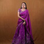 Suma Kanakala Instagram - Give everyday a chance to become the most beautiful day in your life😊💜✨ . styled by @stylebyannapurna styling team @I.deekshasetti Wearing: @varahi_artstudio Jewellery: @the_velvetfly_ Makeup @madhu_derangula Hair @koduruamarnath Photography @valmikiramuphotography #sumakanakala #anchorsuma #anchorsumakanakala #kanakalasuma
