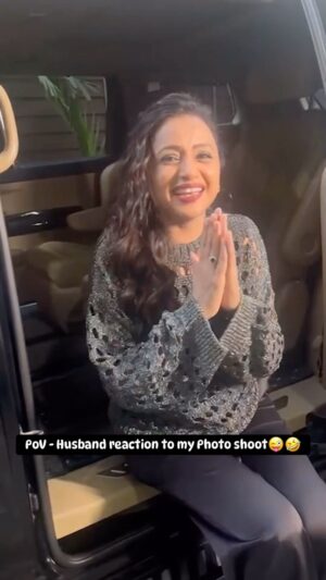 Suma Kanakala Instagram - Husband reaction to my Photo shoot😜🤣
.
#suma #anchorsuma #Sumakanakala #Kanakalasuma #fun #funny #Trending #Viral #funnyreels #funnyvideos #viralreels #viralvideos