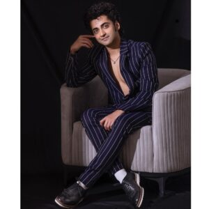 Sumedh Mudgalkar Instagram - Inability to face life’s challenges will surely break us for the good.
Unwillingness to face the challenges will surely diminish us. 

.

Styled by amazing @krishi1606 
Photography by supacool @artographybysagar 
Wearing @mastersdesignerstudiosurat 
Footwear @fhos_india
Makeup by beautiful @amuthevar
Hair by my brother @hair_artist_omkar